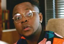 Le chanteur Kizz Daniel annonce le décès de sa mère un an après celui de sa belle-mère