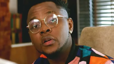 Le chanteur Kizz Daniel annonce le décès de sa mère un an après celui de sa belle-mère