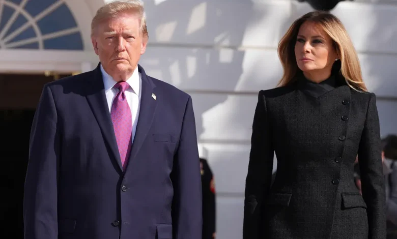 « Trump passe plus de temps sur Twitter qu&rsquo;avec Melania » – L&rsquo;épouse du président affirme que leur vie de famille « en souffre »