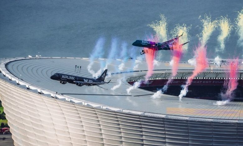 Deux avions d’Airlink survolent à basse altitude le stade du Cap