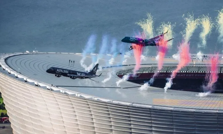 Deux avions d’Airlink survolent à basse altitude le stade du Cap