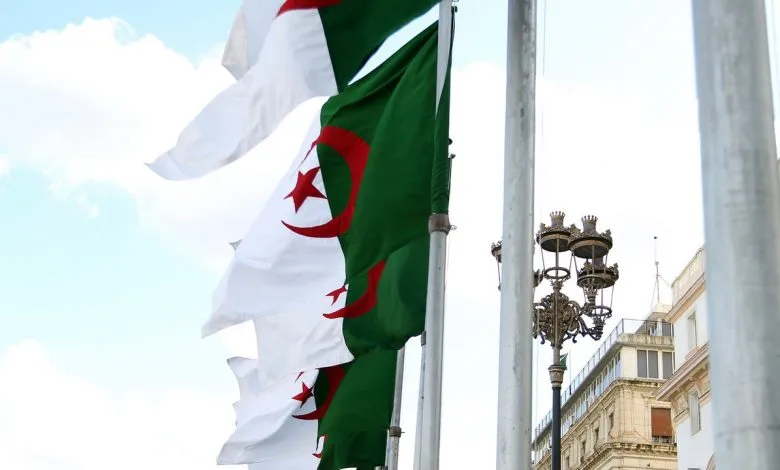 Drapeaux algériens à Alger, photo d’archives du 16 avril 2025