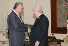 Poignée de main Abdelmadjid Tebboune et Massad Boulos