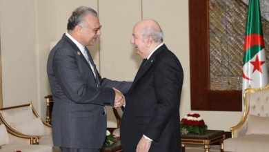 Poignée de main Abdelmadjid Tebboune et Massad Boulos