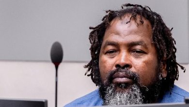 Mahamat Said assis dans une salle de la Cour pénale internationale