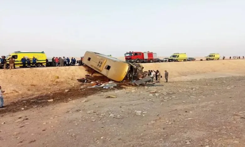 Bus renversé sur la route entre Dahab et Nuweiba en Égypte