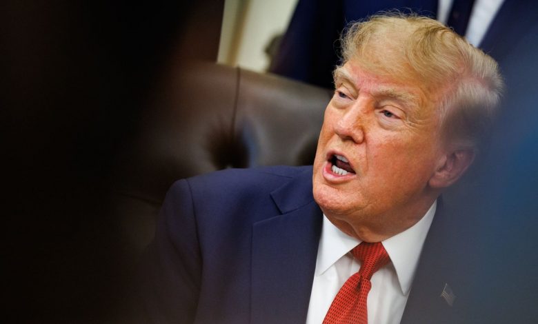 Donald Trump répond aux journalistes dans le Bureau ovale, archives du 18 septembre 2026