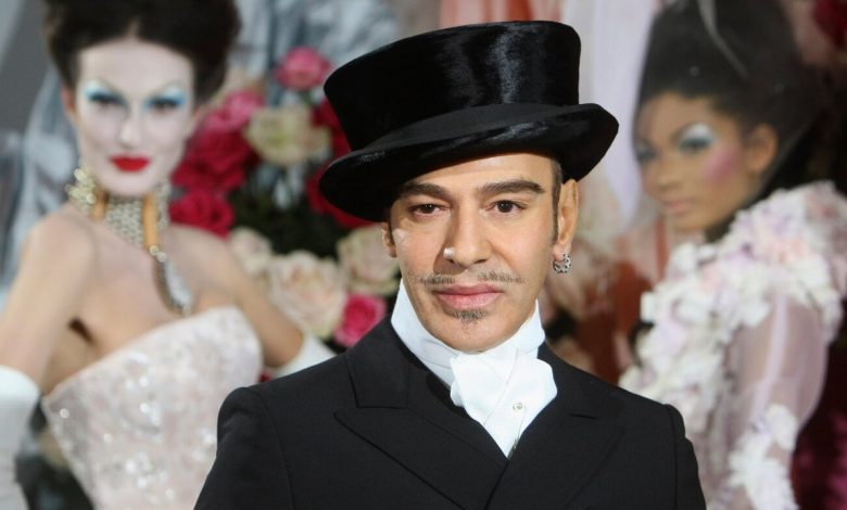 John Galliano lors d’un défilé Dior à Paris en 2010