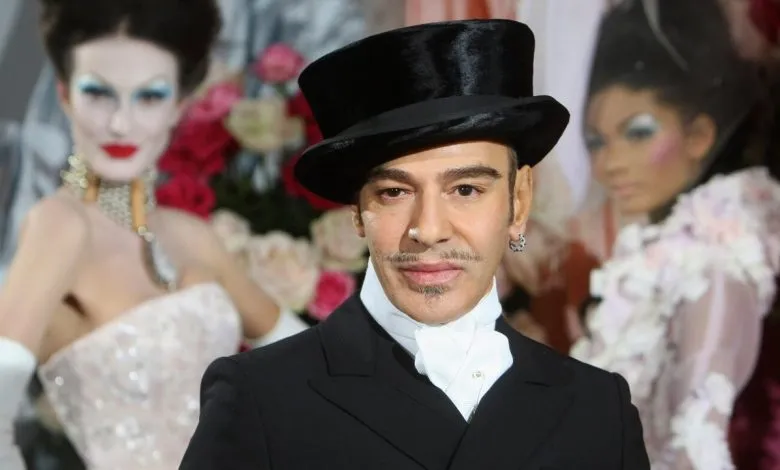 John Galliano lors d’un défilé Dior à Paris en 2010