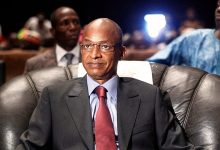 Cellou Dalein Diallo assis lors d’un événement à Conakry, archives de 2010