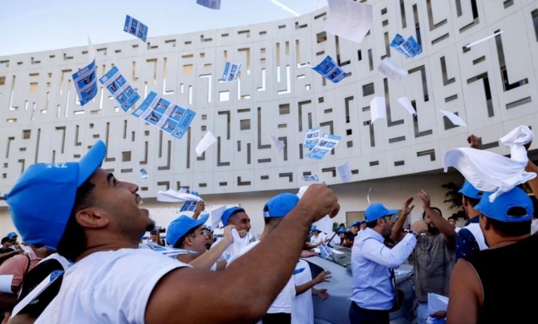 Participants à un rassemblement politique à Salé au Maroc