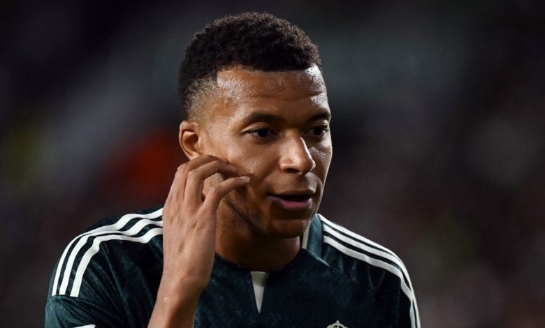 Kylian Mbappé en tenue du Real Madrid