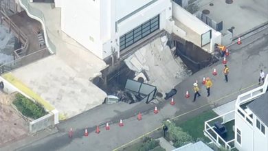 Gouffre dans l'allée d'une maison à Malibu