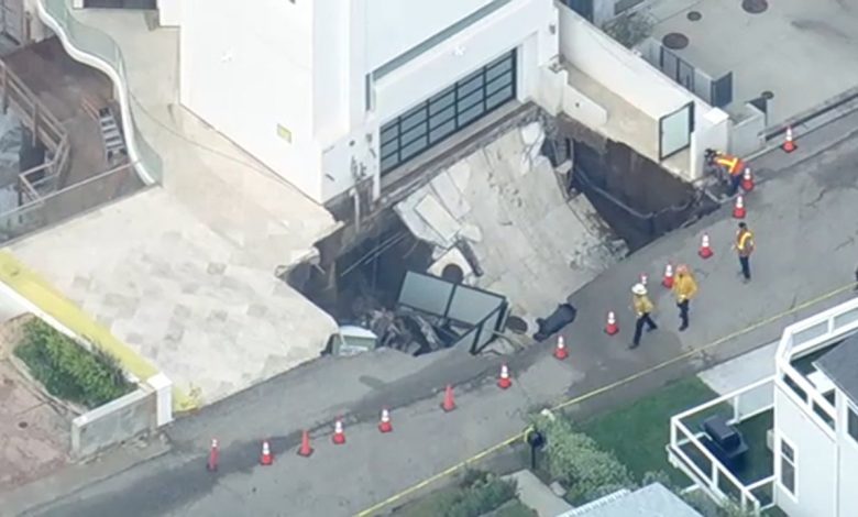 Gouffre dans l'allée d'une maison à Malibu