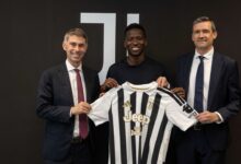 Pape Matar Sarr présente le maillot de la Juventus