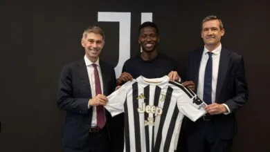 Pape Matar Sarr présente le maillot de la Juventus