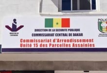 Façade et enseigne du commissariat de l’unité 15 des Parcelles Assainies