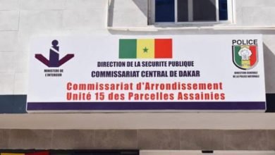 Façade et enseigne du commissariat de l’unité 15 des Parcelles Assainies