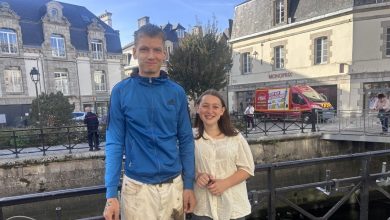 Deux personnes près du Steïr à Quimper