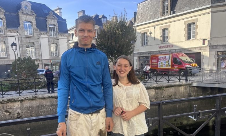 Deux personnes près du Steïr à Quimper