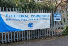 Bannière de la commission électorale sud-africaine à Paarl, photo d’archive