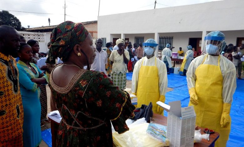 Personnel de santé en Guinée, photo d’archive illustrant la surveillance Ebola