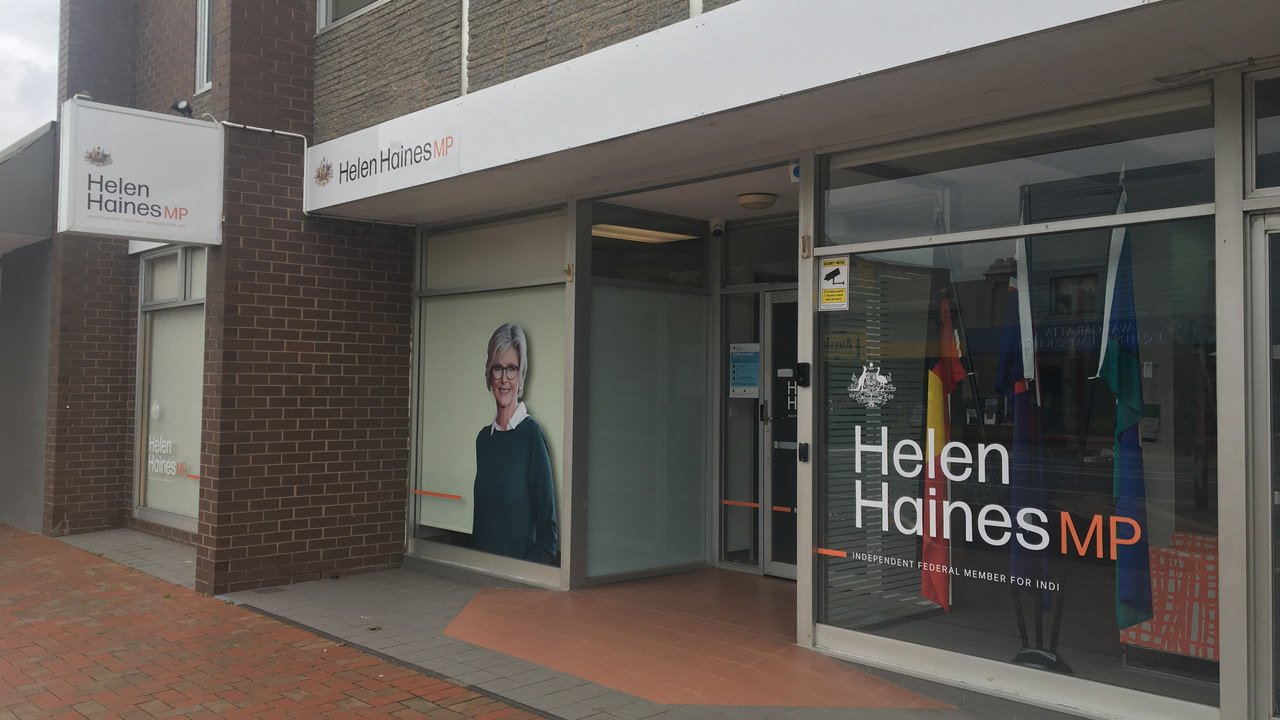 Australie : l’attaque contre Helen Haines serait un acte isolé, selon la police