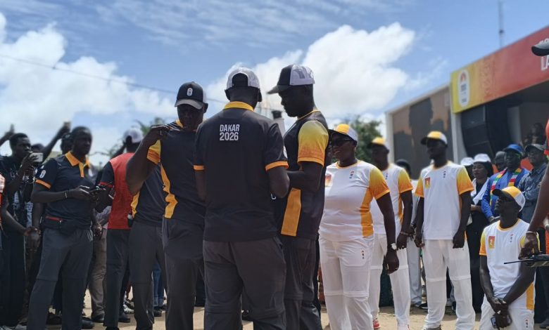 Participants à la récupération de la flamme des JOJ Dakar 2026 à Bargny