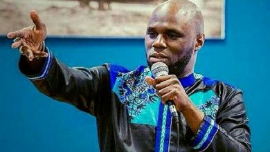 Kémi Séba lors d’un rassemblement panafricaniste en 2016