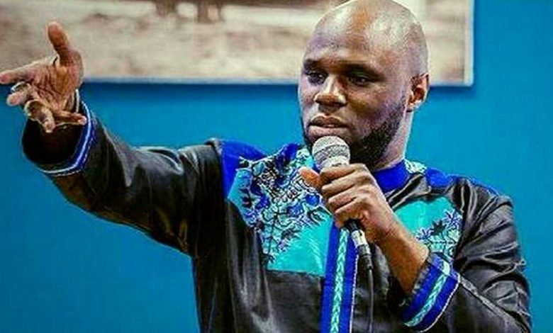 Kémi Séba lors d’un rassemblement panafricaniste en 2016