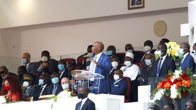 Patrice Motsepe prononce un discours en 2022